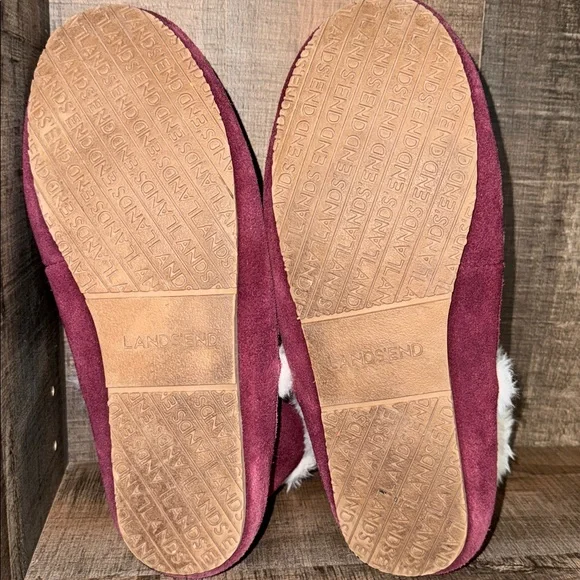 Lands' End Women's Burgundy Suede Slippers with Faux Fur-size 8 - Picture 9 of 10